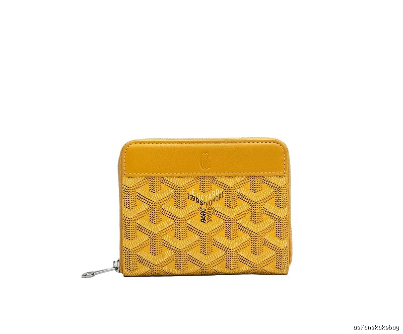 The classic yellow wallet of GOYARD