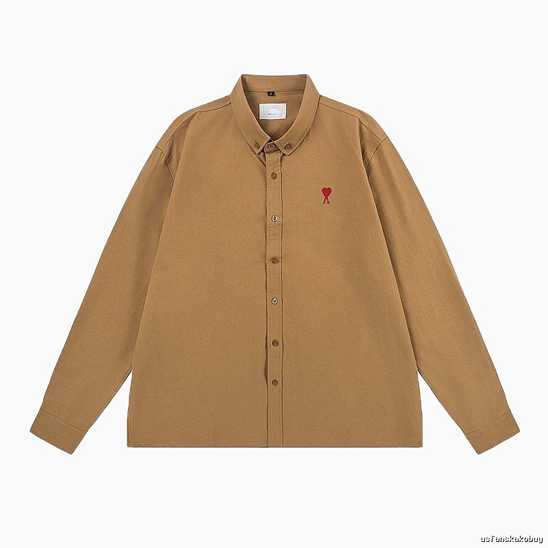 AMI's loving and simple khaki shirt