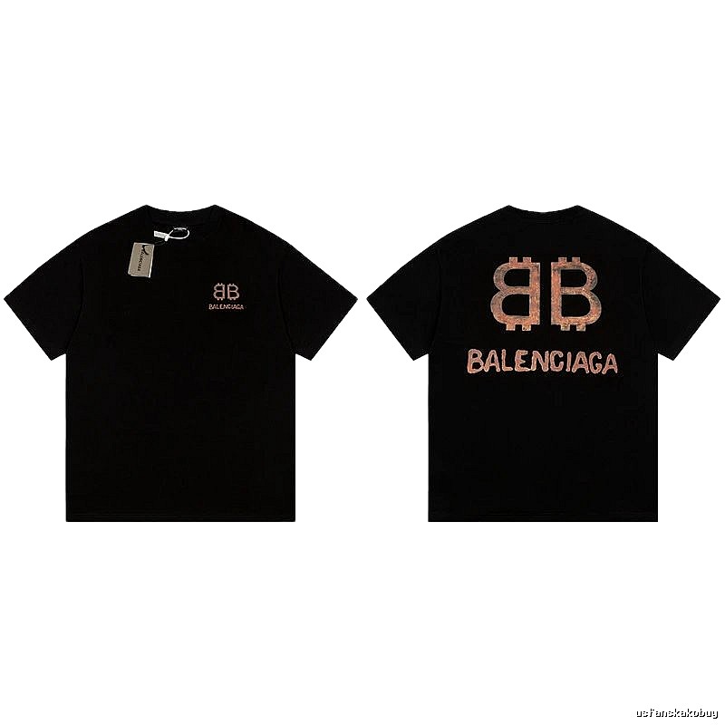 Balenciaga's trendy and cool black T-shirt.