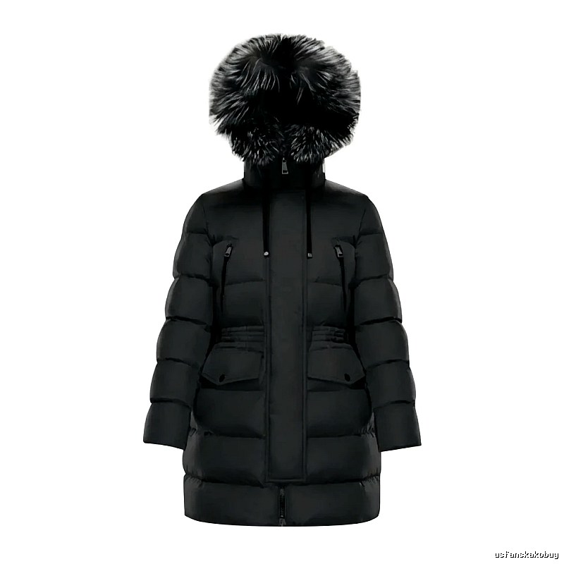 Long black down jacket of Moncler
