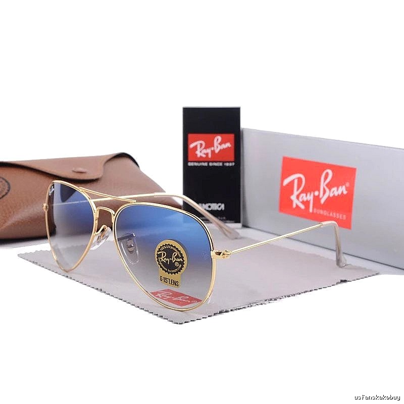 Ray-Ban Classic Aviator sunglasses Gold Tone Sunglasses with Travel-Friendly Style