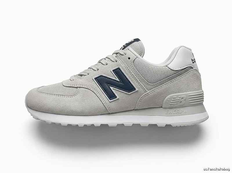 Retro-style grey sports shoes of New Balance