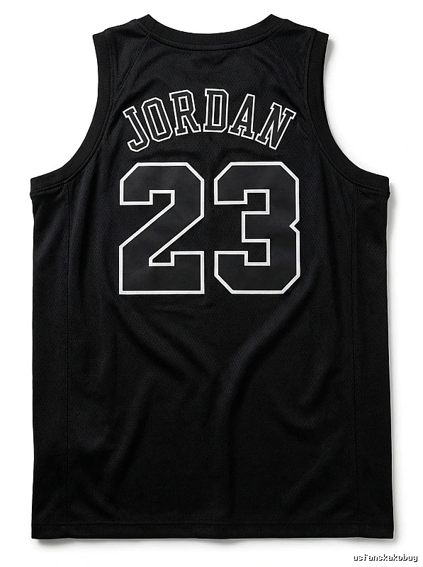 The No. 23 black vest of the Michael Jordan.