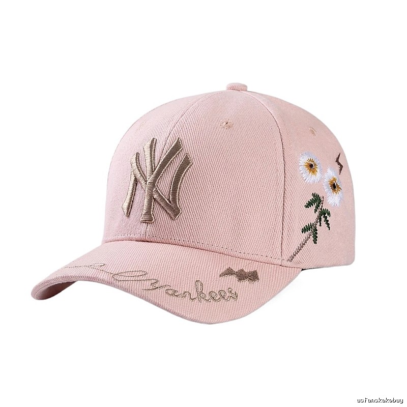 The pink cap with small daisies of the MLB Yankees team.